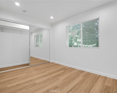 16118 Haynes Street - Photo Thumbnail 14