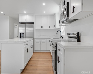 16118 Haynes Street - Photo Thumbnail 5