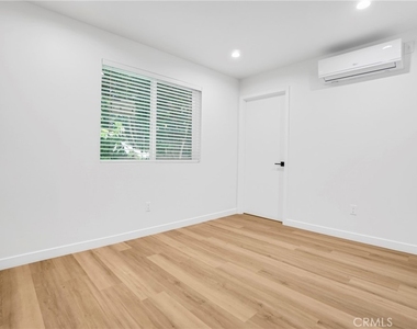16118 Haynes Street - Photo Thumbnail 13