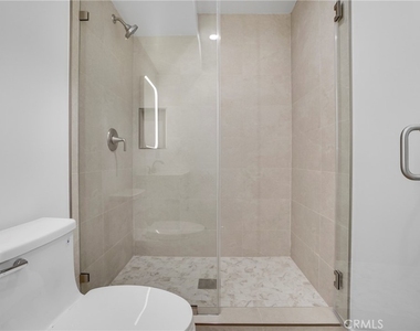 16118 Haynes Street - Photo Thumbnail 16