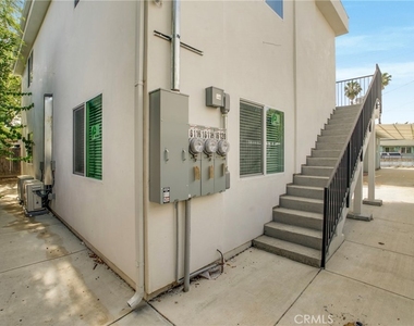 16118 Haynes Street - Photo Thumbnail 3