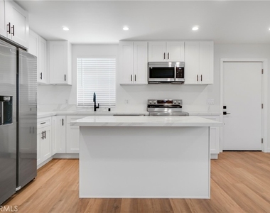 16118 Haynes Street - Photo Thumbnail 6