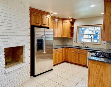 2624 N Towner Street - Photo Thumbnail 2