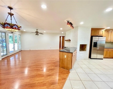 2624 N Towner Street - Photo Thumbnail 3