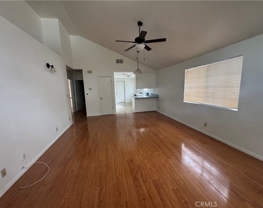 539 N Pasadena - Photo Thumbnail 2