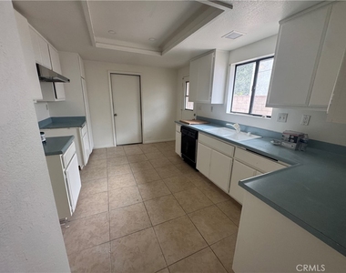 539 N Pasadena - Photo Thumbnail 4