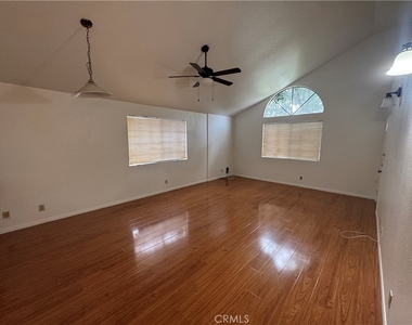 539 N Pasadena - Photo Thumbnail 3