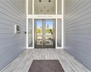220 Nice - Photo Thumbnail 12