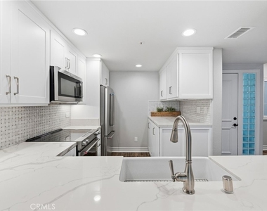 2243 Martin - Photo Thumbnail 1