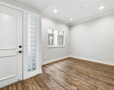 2243 Martin - Photo Thumbnail 2
