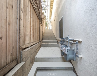 245 Beverly Street - Photo Thumbnail 22