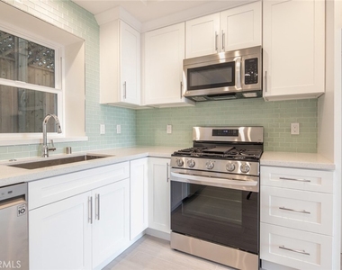 245 Beverly Street - Photo Thumbnail 16