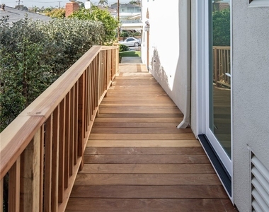 245 Beverly Street - Photo Thumbnail 2