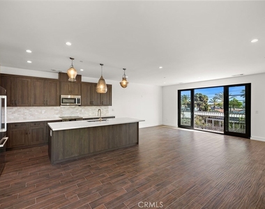 34191 San Mareno - Photo Thumbnail 6