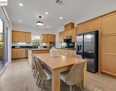 6180 Alpine Blue Dr - Photo Thumbnail 5