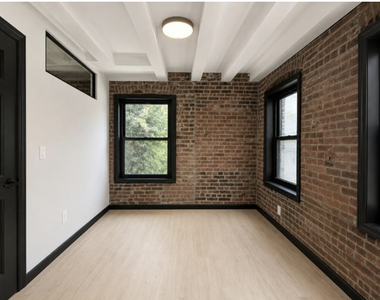 Hudson St & w 11th st - Photo Thumbnail 3