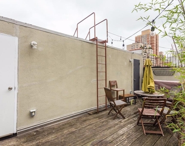 West 51st Street - Photo Thumbnail 3