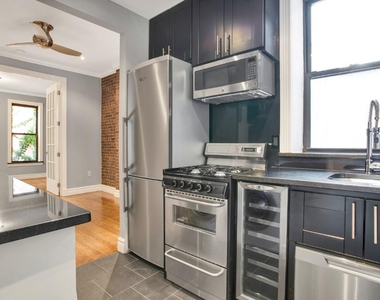 West 51st Street - Photo Thumbnail 3