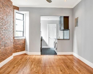 West 51st Street - Photo Thumbnail 2