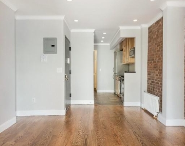 Tenth Avenue - Photo Thumbnail 2