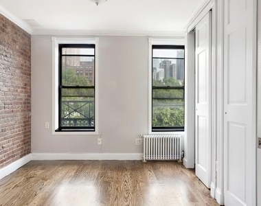 Tenth Avenue - Photo Thumbnail 5