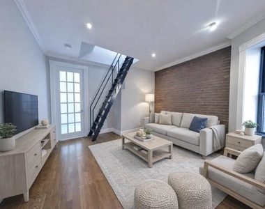 East 23rd Street - Photo Thumbnail 2