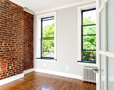 Mott Street - Photo Thumbnail 5