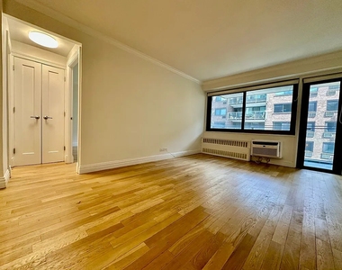 West 96th Street - Photo Thumbnail 4