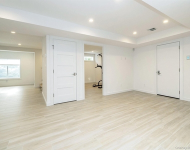 27 Pine Street - Photo Thumbnail 35