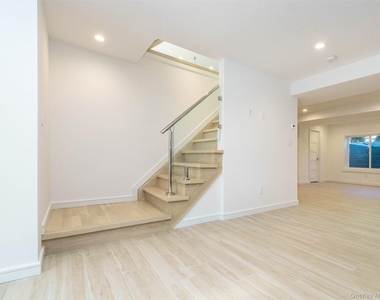 27 Pine Street - Photo Thumbnail 34