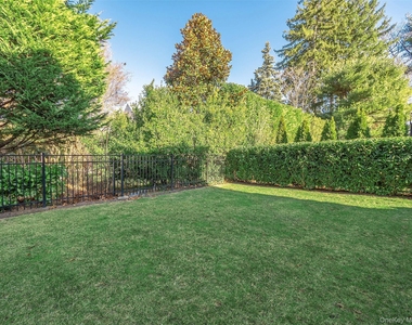 27 Pine Street - Photo Thumbnail 42