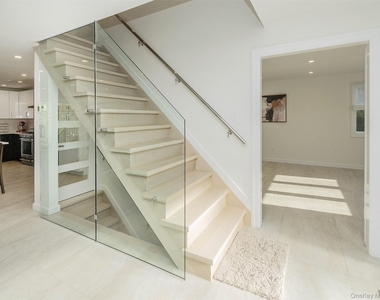 27 Pine Street - Photo Thumbnail 24