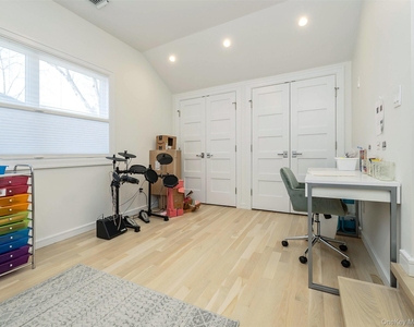 27 Pine Street - Photo Thumbnail 31