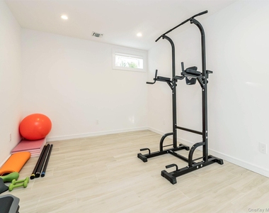 27 Pine Street - Photo Thumbnail 36