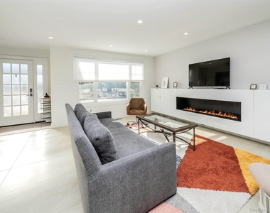 27 Pine Street - Photo Thumbnail 8