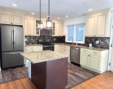 171 Roosevelt Road - Photo Thumbnail 13