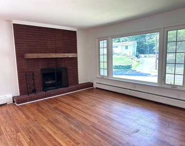 171 Roosevelt Road - Photo Thumbnail 16