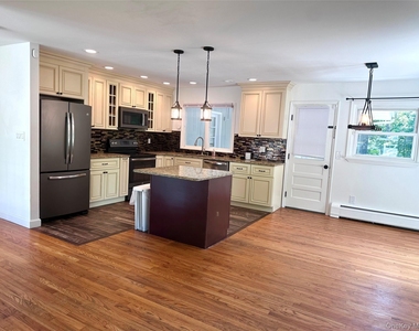 171 Roosevelt Road - Photo Thumbnail 12