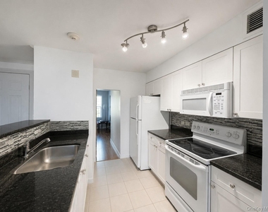 300 Mamaroneck Avenue - Photo Thumbnail 2