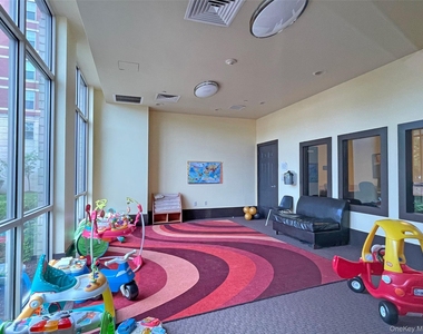 300 Mamaroneck Avenue - Photo Thumbnail 8