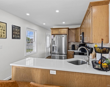 68 Crescent Lane - Photo Thumbnail 16
