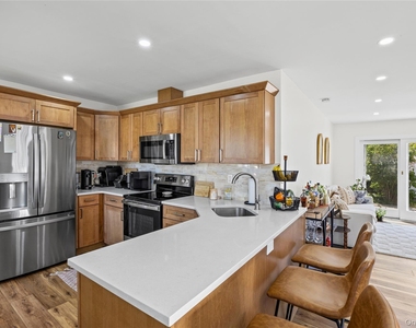 68 Crescent Lane - Photo Thumbnail 14
