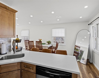 68 Crescent Lane - Photo Thumbnail 17