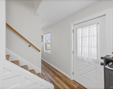 68 Crescent Lane - Photo Thumbnail 3