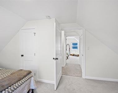 68 Crescent Lane - Photo Thumbnail 22