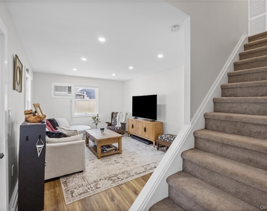 68 Crescent Lane - Photo Thumbnail 7
