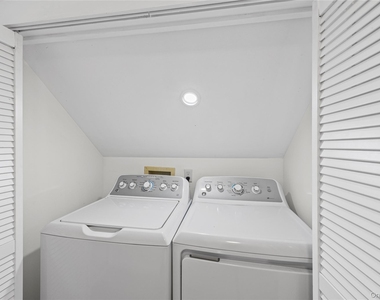 68 Crescent Lane - Photo Thumbnail 23