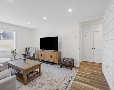 68 Crescent Lane - Photo Thumbnail 8