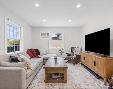 68 Crescent Lane - Photo Thumbnail 6