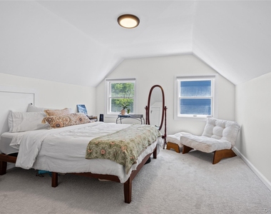 68 Crescent Lane - Photo Thumbnail 18